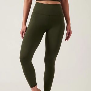 Athleta SALUTATION STASH 7/8